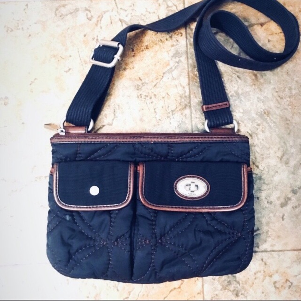 Fossil 🖤 crossbody bag- like new!